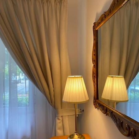 Lovely & Quiet 1-Bedroom Condo With Free Parking Boekarest Buitenkant foto