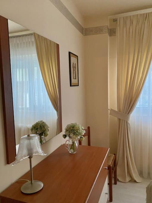 Lovely & Quiet 1-Bedroom Condo With Free Parking Boekarest Buitenkant foto