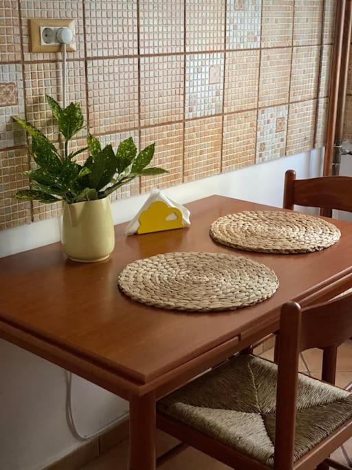 Lovely & Quiet 1-Bedroom Condo With Free Parking Boekarest Buitenkant foto